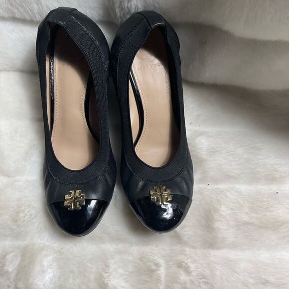 Tory Burch Caroline leather black wedge slipon shoes gold tone logo acce… - Picture 8 of 10